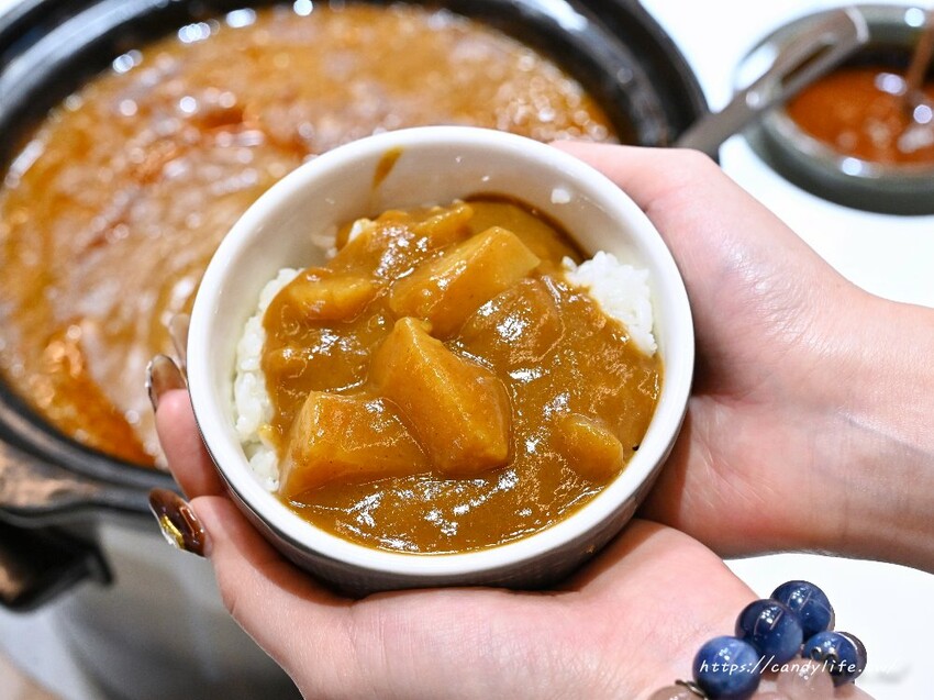 嗑肉石鍋｜台中人氣火鍋分店再一間，超狂肉瀑布，蔬食自助吧品項超過60種，還有咖哩飯、打拋豬飯吃到飽