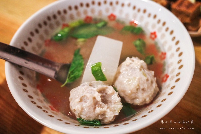 超隱密不起眼的隱藏版小店,裝潢可愛竟然是賣炒飯!價錢60元起~口味超過六種選擇