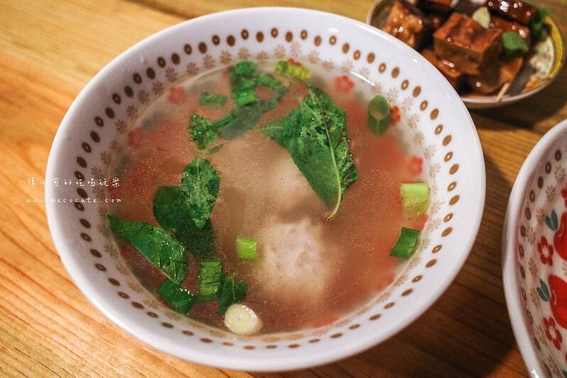 超隱密不起眼的隱藏版小店,裝潢可愛竟然是賣炒飯!價錢60元起~口味超過六種選擇