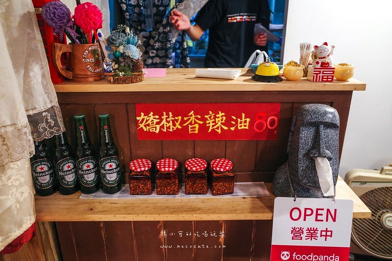 超隱密不起眼的隱藏版小店,裝潢可愛竟然是賣炒飯!價錢60元起~口味超過六種選擇