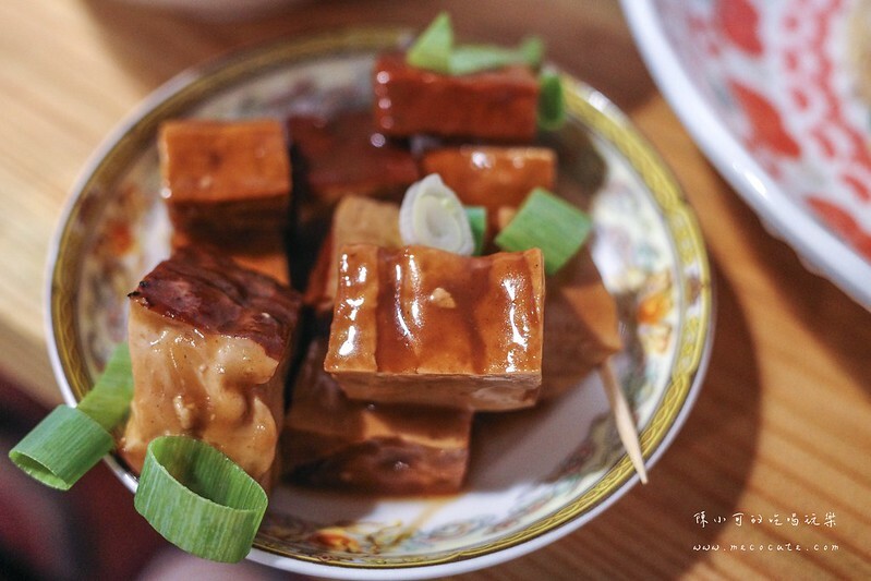 超隱密不起眼的隱藏版小店,裝潢可愛竟然是賣炒飯!價錢60元起~口味超過六種選擇