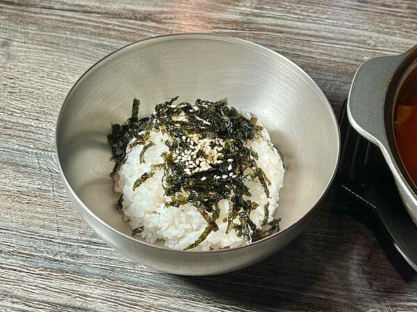 +(台中韓式料理)摸摸韓食堂台中一中店~料多泡菜豆腐鍋、必點 +(台中韓式料理)摸摸韓食堂台中一中店~料多泡菜豆腐鍋、必點