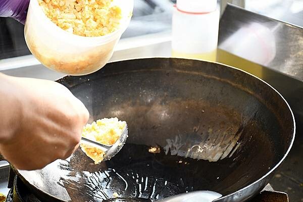 全台首創柴燒麥芽炸雞【小雛鍋巴炸雞】開賣啦！熱炒炸雞你吃過嗎？特色炸雞真的必吃～※南應大美食※永康炸雞