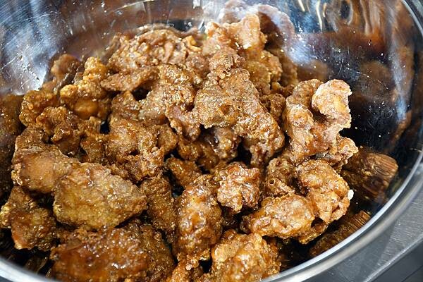 全台首創柴燒麥芽炸雞【小雛鍋巴炸雞】開賣啦！熱炒炸雞你吃過嗎？特色炸雞真的必吃～※南應大美食※永康炸雞
