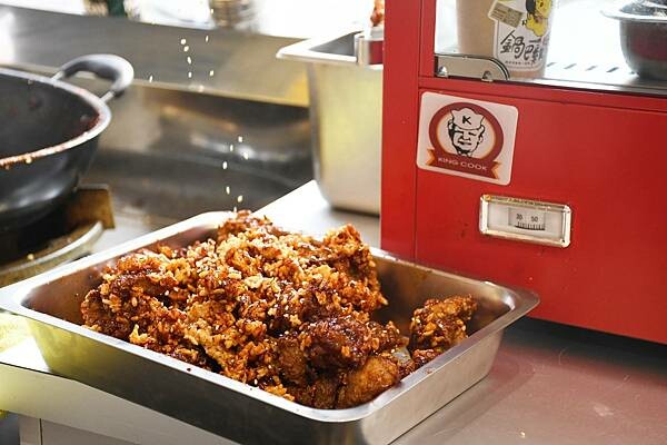 全台首創柴燒麥芽炸雞【小雛鍋巴炸雞】開賣啦！熱炒炸雞你吃過嗎？特色炸雞真的必吃～※南應大美食※永康炸雞