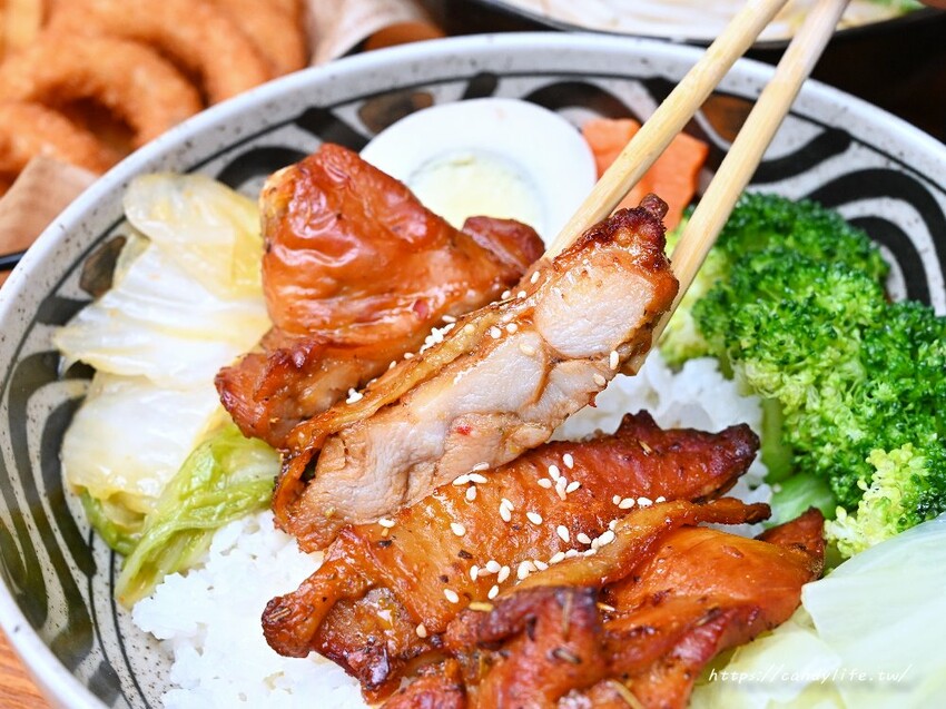 阿部茶店｜穿越至70年代泡沫紅茶店，還有回憶殺芬蘭果汁，喝茶聊天好所在，經典牛肉麵必點