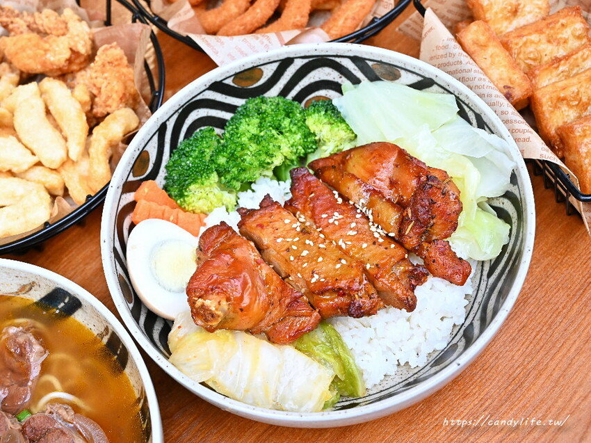阿部茶店｜穿越至70年代泡沫紅茶店，還有回憶殺芬蘭果汁，喝茶聊天好所在，經典牛肉麵必點