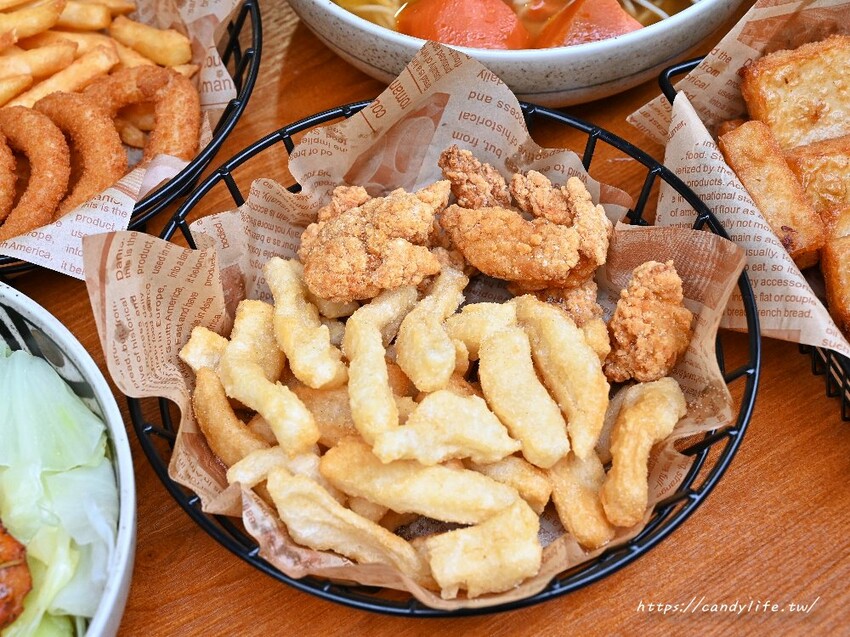 阿部茶店｜穿越至70年代泡沫紅茶店，還有回憶殺芬蘭果汁，喝茶聊天好所在，經典牛肉麵必點