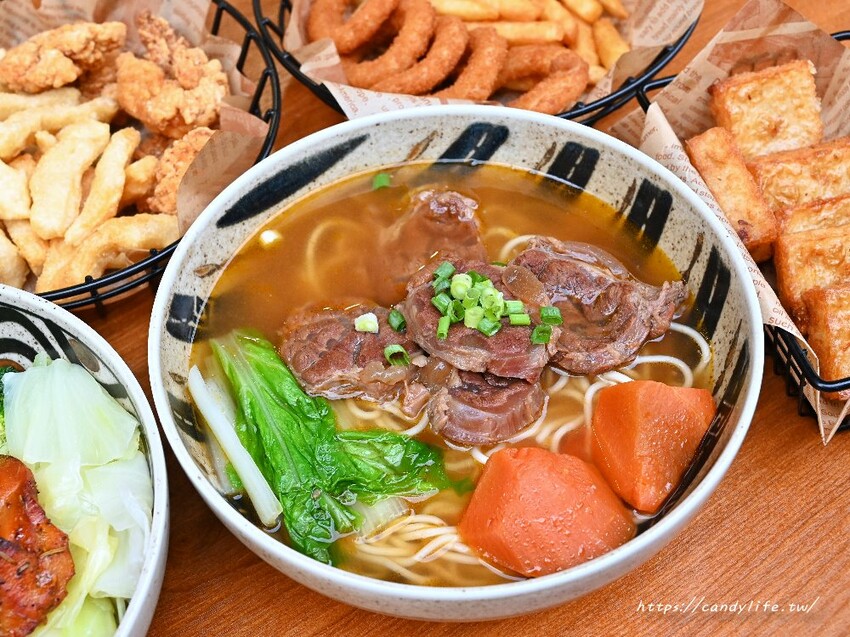 阿部茶店｜穿越至70年代泡沫紅茶店，還有回憶殺芬蘭果汁，喝茶聊天好所在，經典牛肉麵必點