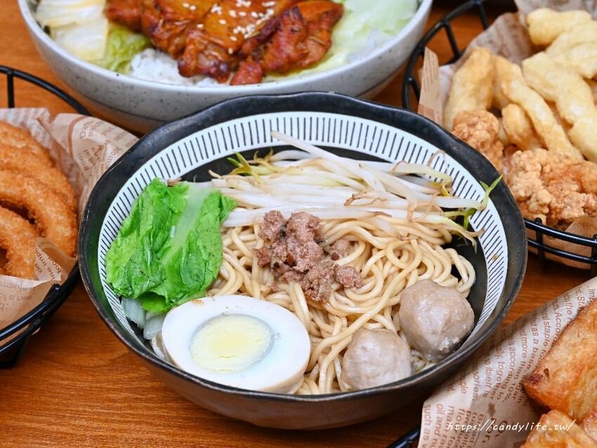 阿部茶店｜穿越至70年代泡沫紅茶店，還有回憶殺芬蘭果汁，喝茶聊天好所在，經典牛肉麵必點