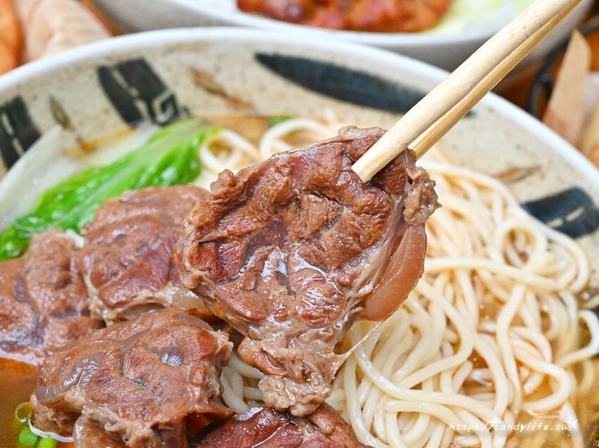 阿部茶店｜穿越至70年代泡沫紅茶店，還有回憶殺芬蘭果汁，喝茶聊天好所在，經典牛肉麵必點