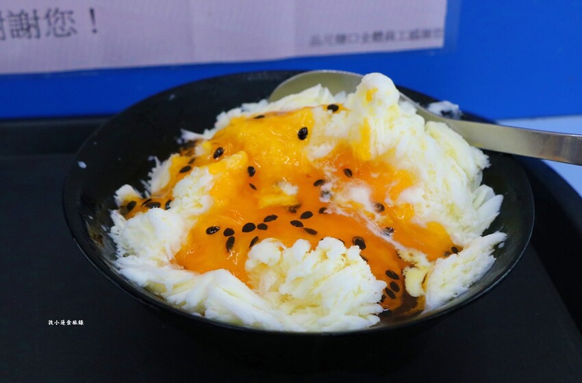 雪花冰哪裡吃?二十種配料任你選好吃便宜又大碗,二個人吃都很足
