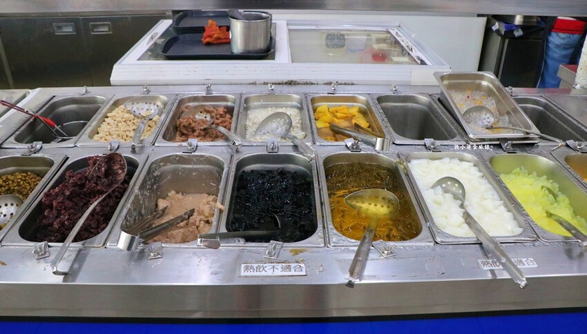 雪花冰哪裡吃?二十種配料任你選好吃便宜又大碗,二個人吃都很足