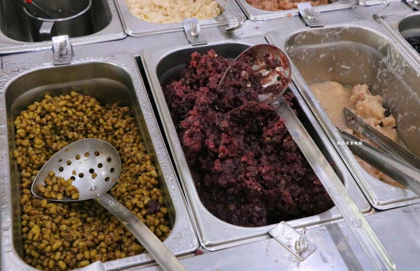 雪花冰哪裡吃?二十種配料任你選好吃便宜又大碗,二個人吃都很足