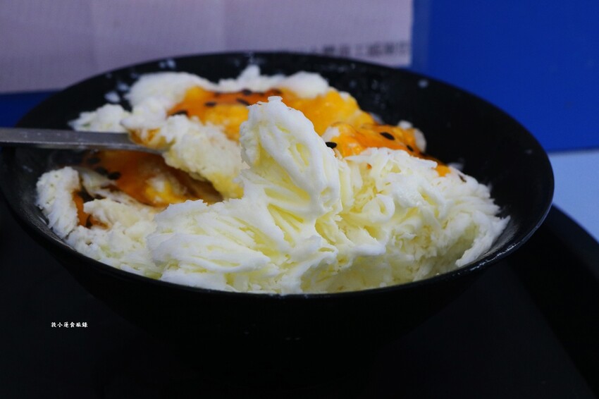 雪花冰哪裡吃?二十種配料任你選好吃便宜又大碗,二個人吃都很足