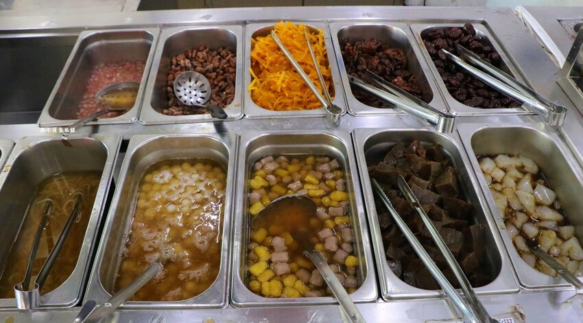 雪花冰哪裡吃?二十種配料任你選好吃便宜又大碗,二個人吃都很足