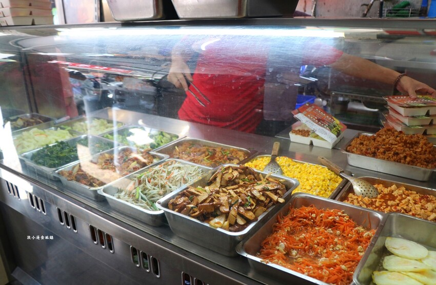 超大現炸雞排飯!!百元有找還能吃飽飽!!一盒抵二餐超省錢