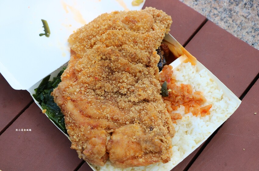 超大現炸雞排飯!!百元有找還能吃飽飽!!一盒抵二餐超省錢
