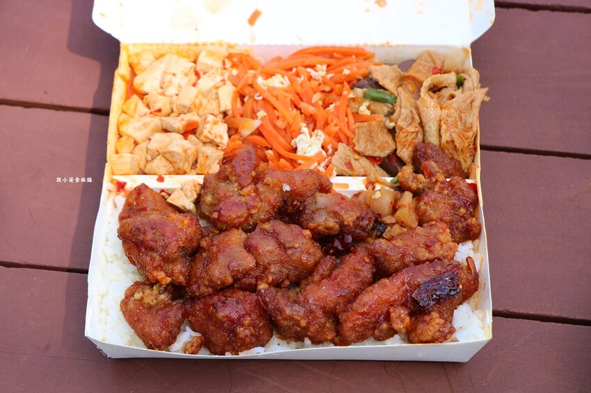 超大現炸雞排飯!!百元有找還能吃飽飽!!一盒抵二餐超省錢