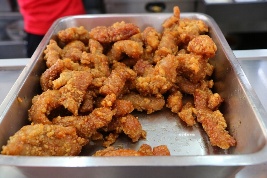 超大現炸雞排飯!!百元有找還能吃飽飽!!一盒抵二餐超省錢