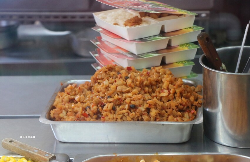 超大現炸雞排飯!!百元有找還能吃飽飽!!一盒抵二餐超省錢