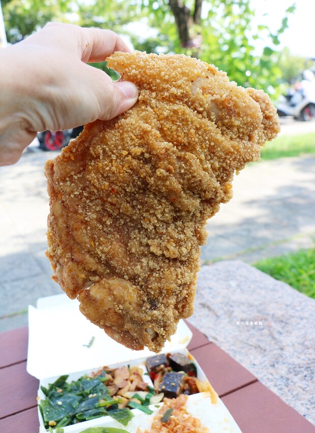 超大現炸雞排飯!!百元有找還能吃飽飽!!一盒抵二餐超省錢