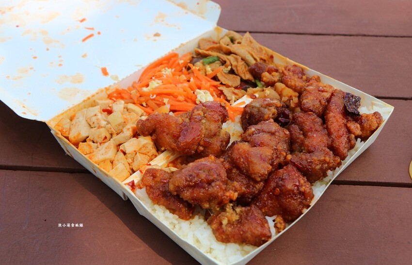 超大現炸雞排飯!!百元有找還能吃飽飽!!一盒抵二餐超省錢