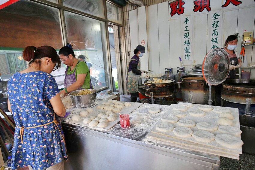 彰化美食大埔點頭大餅︱彰化排隊秒殺級下午茶銅板美食每樣18元，水煎包.小時候大餅.甜包都是熱銷款！大埔美