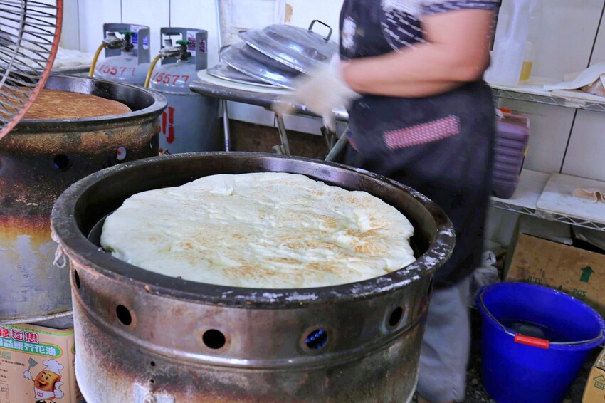 彰化美食大埔點頭大餅︱彰化排隊秒殺級下午茶銅板美食每樣18元，水煎包.小時候大餅.甜包都是熱銷款！大埔美