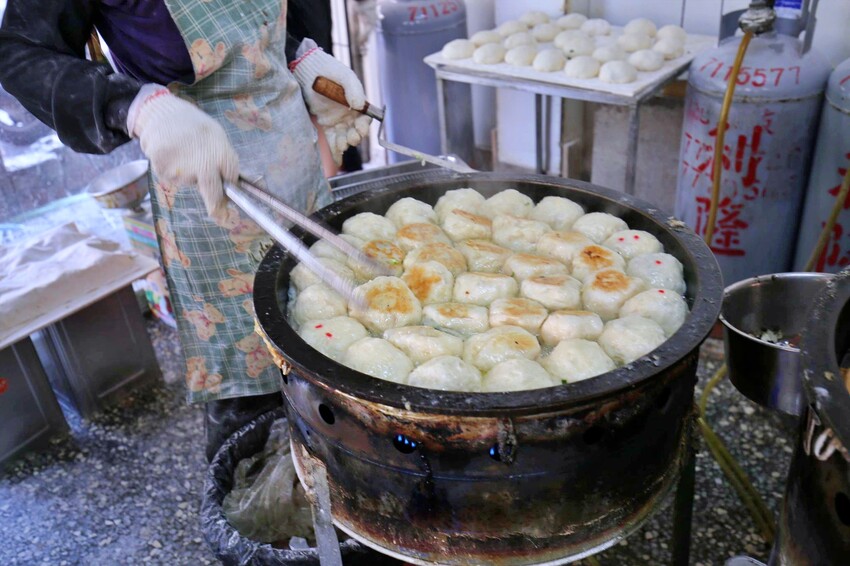 彰化美食大埔點頭大餅︱彰化排隊秒殺級下午茶銅板美食每樣18元，水煎包.小時候大餅.甜包都是熱銷款！大埔美