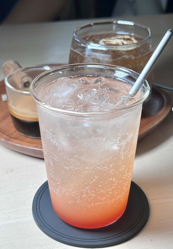 桃園大溪老宅咖啡廳！秋旭文青風甜點必拍，焦糖巴斯克 特色飲品推薦。