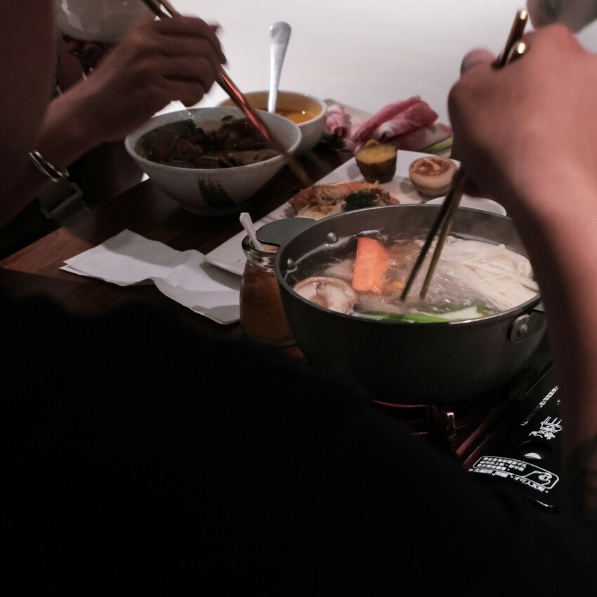 【高雄 阿蓮】大崗山夜景咖啡推薦坐看雲起時人文空間 在質感空間吃著美味火鍋看夜景