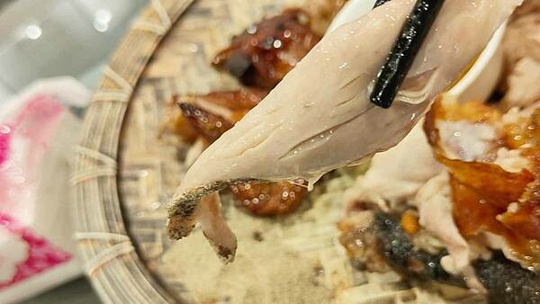 關子嶺紅雞城（甕缸雞）｜酥酥脆脆外皮的美味烤雞，還有免費湯一大鍋竹筍湯