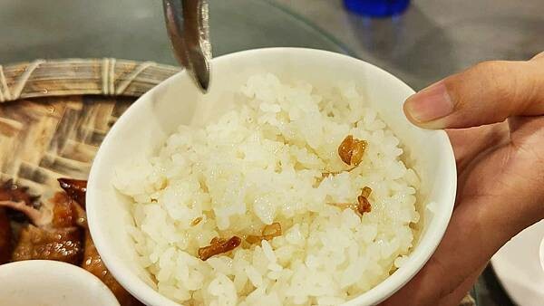 關子嶺紅雞城（甕缸雞）｜酥酥脆脆外皮的美味烤雞，還有免費湯一大鍋竹筍湯