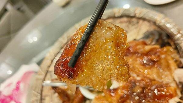 關子嶺紅雞城（甕缸雞）｜酥酥脆脆外皮的美味烤雞，還有免費湯一大鍋竹筍湯