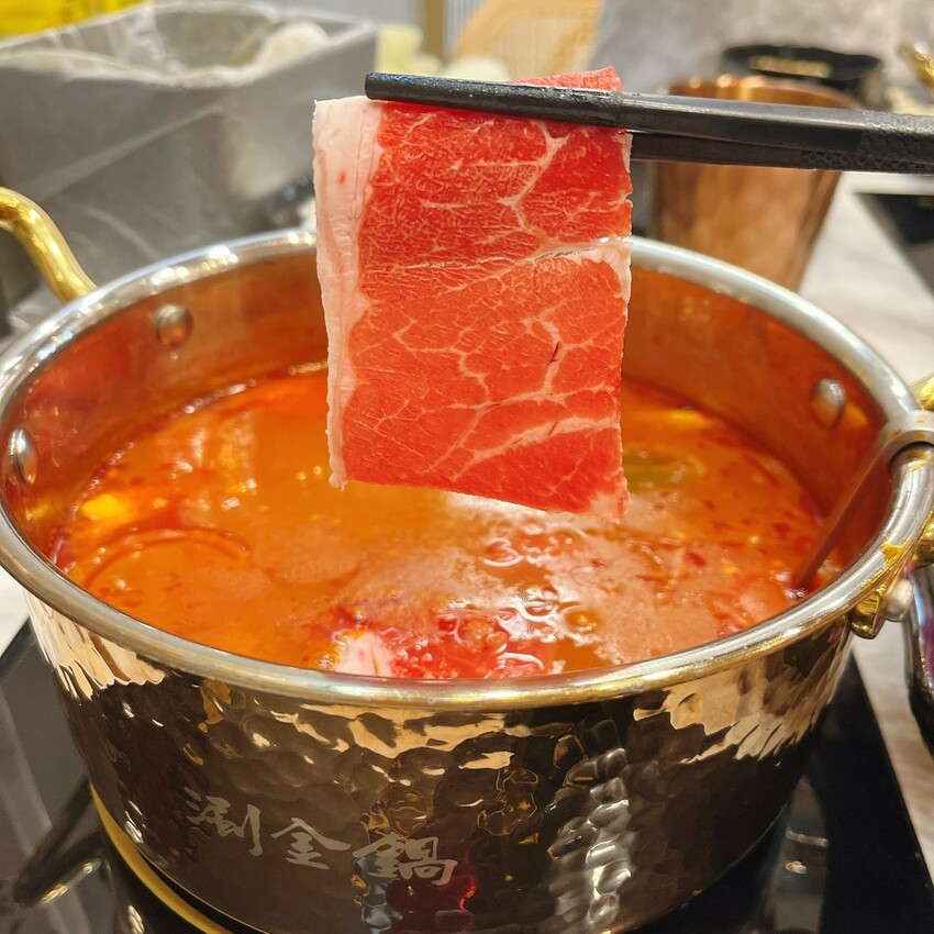 桃園必吃火鍋推薦—涮金鍋，特濃黃金雞湯頭好喝順口又營養~還有王子麵、意麵、冬粉吃到飽