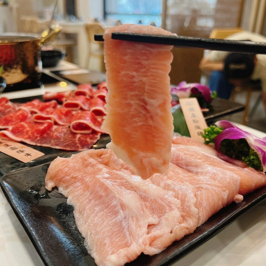 桃園必吃火鍋推薦—涮金鍋，特濃黃金雞湯頭好喝順口又營養~還有王子麵、意麵、冬粉吃到飽