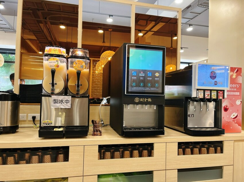 桃園必吃火鍋推薦—涮金鍋，特濃黃金雞湯頭好喝順口又營養~還有王子麵、意麵、冬粉吃到飽