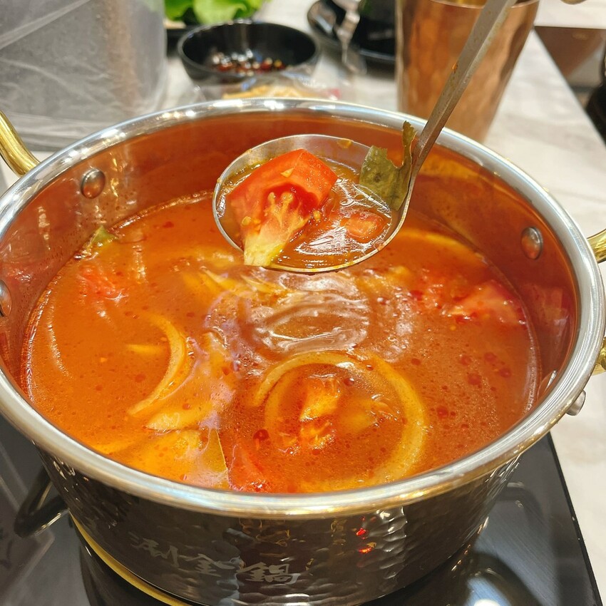 桃園必吃火鍋推薦—涮金鍋，特濃黃金雞湯頭好喝順口又營養~還有王子麵、意麵、冬粉吃到飽