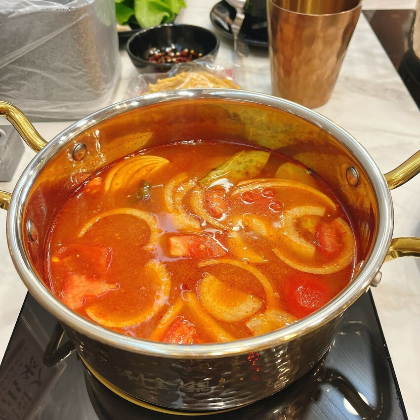 桃園必吃火鍋推薦—涮金鍋，特濃黃金雞湯頭好喝順口又營養~還有王子麵、意麵、冬粉吃到飽