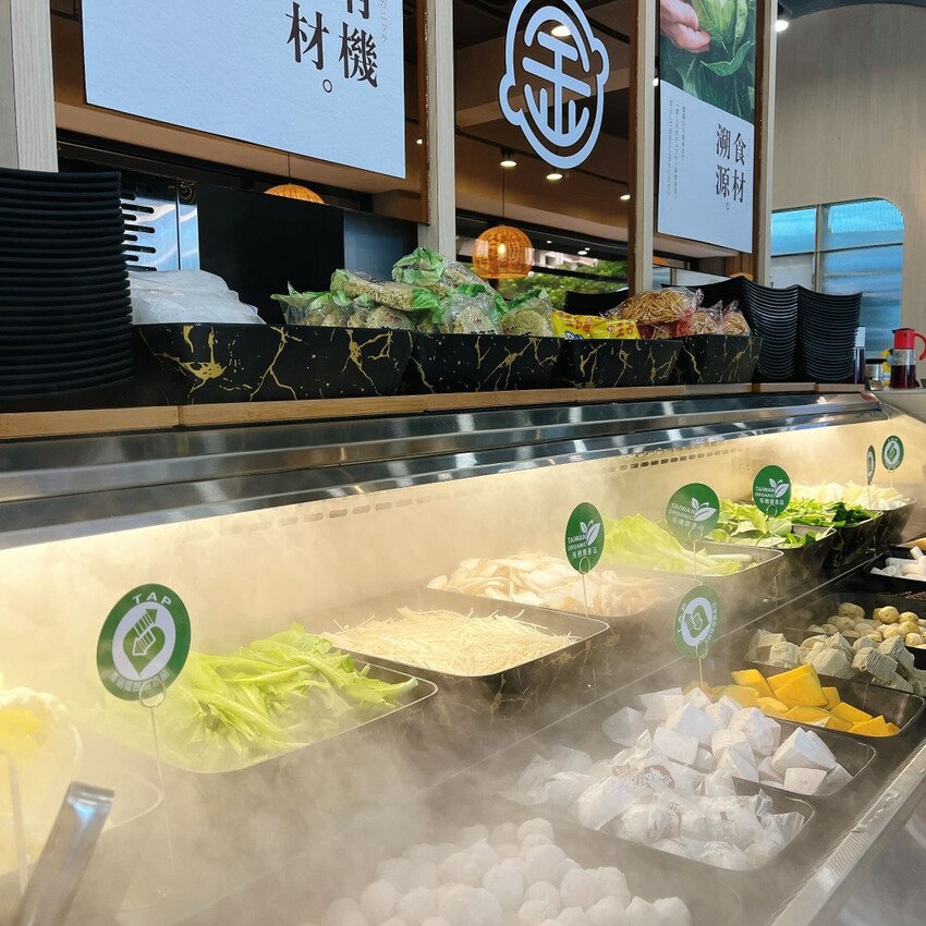 桃園必吃火鍋推薦—涮金鍋，特濃黃金雞湯頭好喝順口又營養~還有王子麵、意麵、冬粉吃到飽