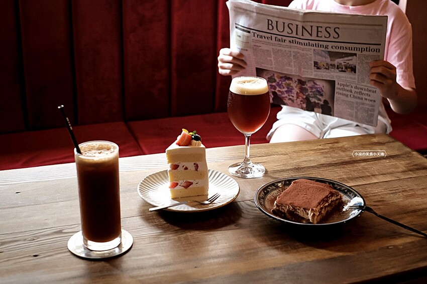 冬天必吃草莓季甜點，再來一杯手沖咖啡或草莓冰棒拿鐵，徹底抓住草莓控的胃！！