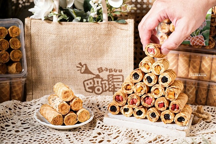 冬天必吃草莓季甜點，再來一杯手沖咖啡或草莓冰棒拿鐵，徹底抓住草莓控的胃！！