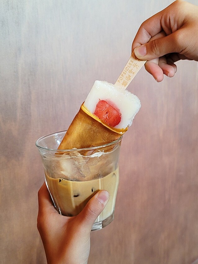 冬天必吃草莓季甜點，再來一杯手沖咖啡或草莓冰棒拿鐵，徹底抓住草莓控的胃！！
