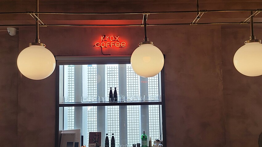 冬天必吃草莓季甜點，再來一杯手沖咖啡或草莓冰棒拿鐵，徹底抓住草莓控的胃！！