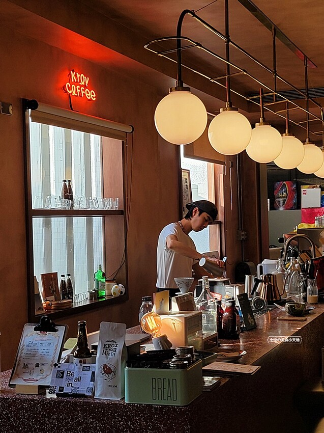 冬天必吃草莓季甜點，再來一杯手沖咖啡或草莓冰棒拿鐵，徹底抓住草莓控的胃！！