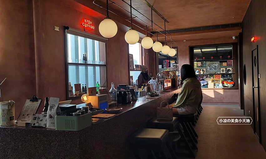 冬天必吃草莓季甜點，再來一杯手沖咖啡或草莓冰棒拿鐵，徹底抓住草莓控的胃！！