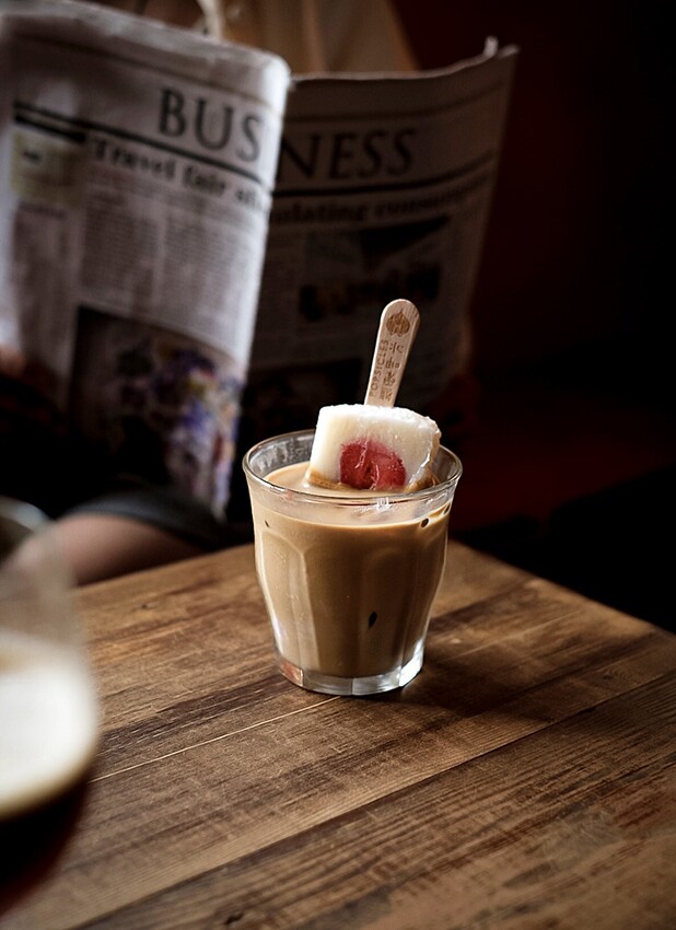 冬天必吃草莓季甜點，再來一杯手沖咖啡或草莓冰棒拿鐵，徹底抓住草莓控的胃！！