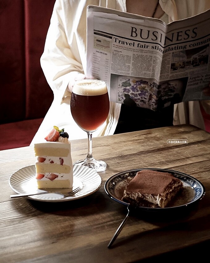 冬天必吃草莓季甜點，再來一杯手沖咖啡或草莓冰棒拿鐵，徹底抓住草莓控的胃！！