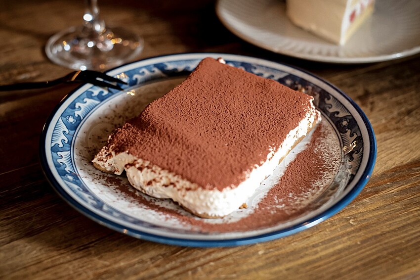 冬天必吃草莓季甜點，再來一杯手沖咖啡或草莓冰棒拿鐵，徹底抓住草莓控的胃！！